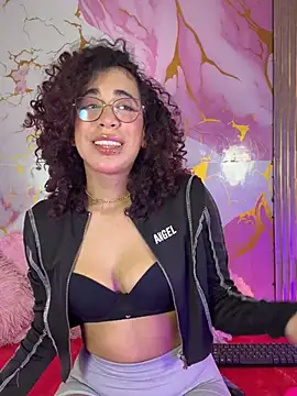 Woo isDaphne online show from April 2026 11:05:02 PM