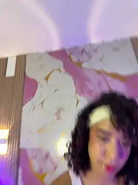 Woo isDaphne online show from April 2026 10:55:01 PM