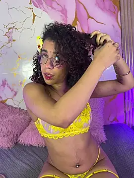 Woo isDaphne online show from April 2026 12:02:02 AM