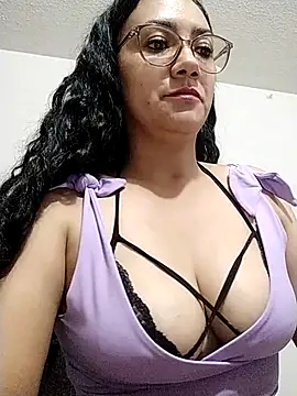 Snapshot of Salma-sweet chatting on March 2026 02:19:02 AM Salma-sweet online show from March 2026 02:19:02 AM