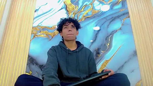 Snapshot of DaviidBuckx_ chatting on February 2026 02:01:01 AM DaviidBuckx online show from February 2026 02:01:01 AM