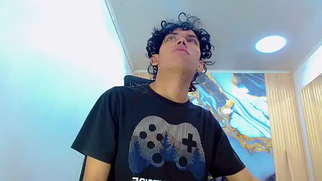 Snapshot of DaviidBuckx_ chatting on February 2026 02:19:01 AM DaviidBuckx online show from February 2026 02:19:01 AM