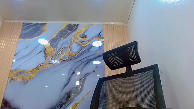 Snapshot of DaviidBuckx_ chatting on February 2026 02:12:01 AM DaviidBuckx online show from February 2026 02:12:01 AM