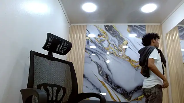 Snapshot of DaviidBuckx_ chatting on February 2026 02:08:02 AM DaviidBuckx online show from February 2026 02:08:02 AM