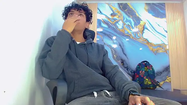 Snapshot of DaviidBuckx_ chatting on February 2026 02:03:01 AM DaviidBuckx online show from February 2026 02:03:01 AM