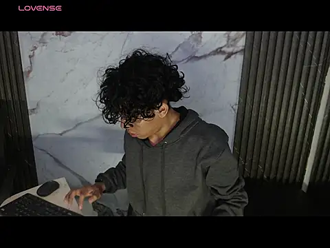 Snapshot of DaviidBuckx_ chatting on February 2026 02:08:02 PM DaviidBuckx online show from February 2026 02:08:02 PM