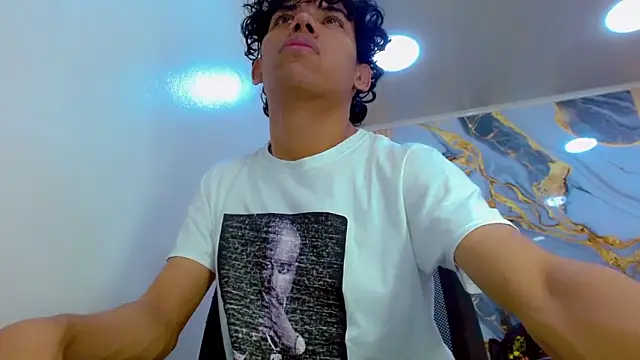 Snapshot of DaviidBuckx_ chatting on February 2026 02:24:02 AM DaviidBuckx online show from February 2026 02:24:02 AM