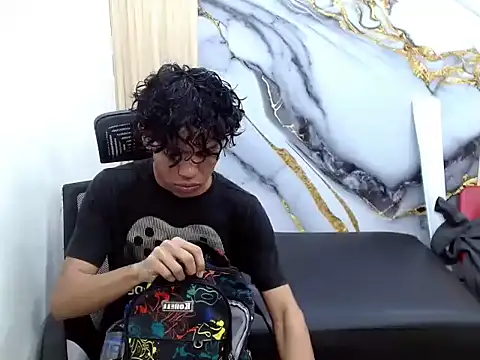 Snapshot of DaviidBuckx_ chatting on February 2026 01:49:02 AM DaviidBuckx online show from February 2026 01:49:02 AM