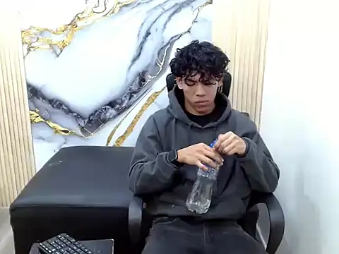 Snapshot of DaviidBuckx_ chatting on February 2026 02:33:01 AM DaviidBuckx online show from February 2026 02:33:01 AM