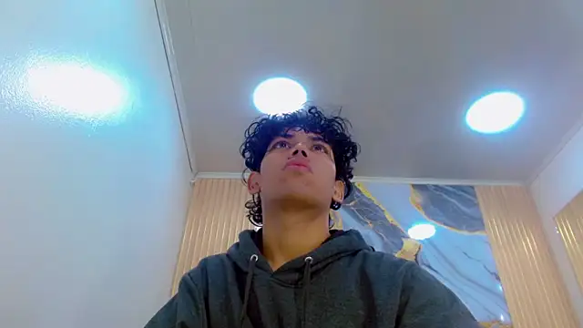 Snapshot of DaviidBuckx_ chatting on February 2026 02:46:02 AM DaviidBuckx online show from February 2026 02:46:02 AM