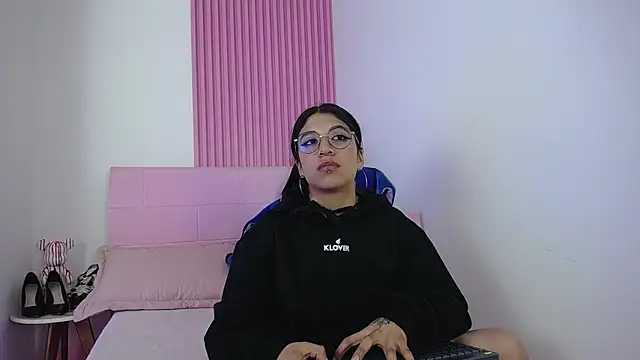 sharlotaustral18 online show from February 2026 03:44:01 PM