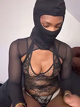 Snapshot of KiaraAmara chatting on February 2026 05:14:01 PM KiaraAmara online show from February 2026 05:14:01 PM