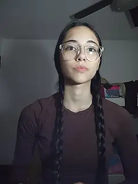 isaaabelaaa online show from April 2026 11:44:01 PM