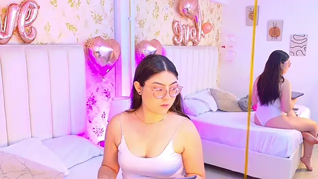 Mia Reize online show from February 2026 11:54:02 AM