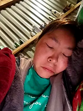 Yiyoongg online show from March 2026 01:39:01 AM