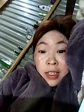 Yiyoongg online show from April 2026 12:28:01 AM