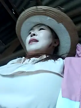 Yiyoongg online show from April 2026 12:04:01 AM