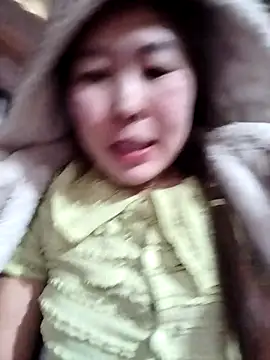 Yiyoongg online show from March 2026 01:33:02 AM