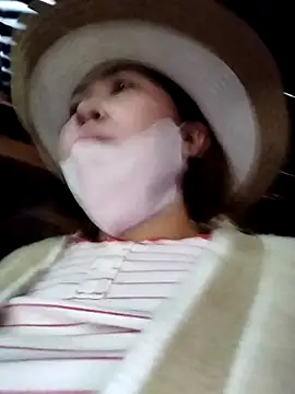 Yiyoongg online show from April 2026 01:24:02 AM