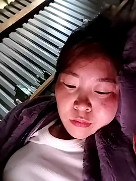 Yiyoongg online show from March 2026 07:34:02 AM