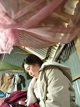 Yiyoongg online show from February 2026 01:14:02 AM