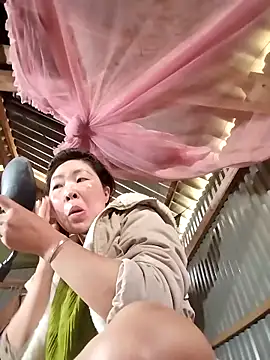 Yiyoongg online show from February 2026 01:17:01 AM