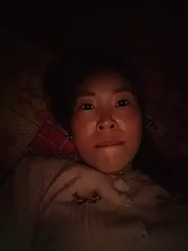 Snapshot of Yiyoongg chatting on June 2026 05:41:02 AM Yiyoongg online show from June 2026 05:41:02 AM