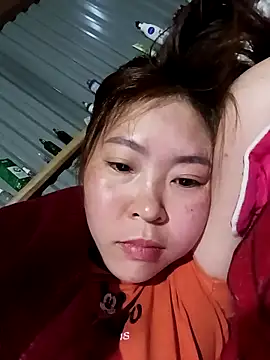 Yiyoongg online show from March 2026 11:18:01 PM