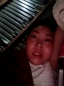 Yiyoongg online show from April 2026 11:56:01 PM