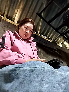 Yiyoongg online show from April 2026 01:23:02 AM