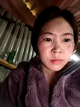 Yiyoongg online show from February 2026 01:17:02 AM