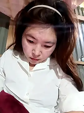 Yiyoongg online show from March 2026 01:23:02 AM