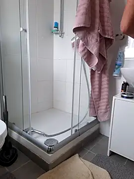 ondlaniej online show from March 2026 12:00:02 PM