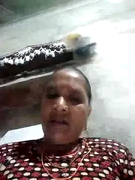 Snapshot of Loomaraj chatting on June 2026 05:07:01 PM Loomaraj online show from June 2026 05:07:01 PM
