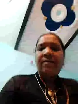 Snapshot of Loomaraj chatting on June 2026 12:23:02 AM Loomaraj online show from June 2026 12:23:02 AM