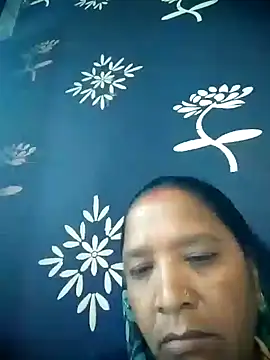 Snapshot of Loomaraj chatting on June 2026 12:32:02 AM Loomaraj online show from June 2026 12:32:02 AM