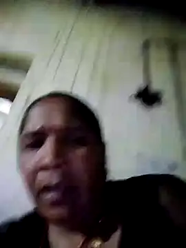 Snapshot of Loomaraj chatting on June 2026 05:57:02 PM Loomaraj online show from June 2026 05:57:02 PM