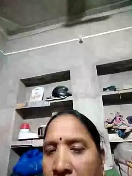 Snapshot of Loomaraj chatting on June 2026 04:02:02 PM Loomaraj online show from June 2026 04:02:02 PM