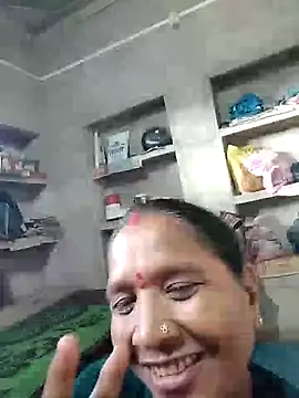 Snapshot of Loomaraj chatting on July 2026 02:40:01 AM Loomaraj online show from July 2026 02:40:01 AM