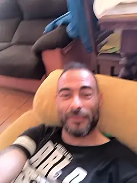 Snapshot of Erchipi chatting on April 2026 02:10:02 PM Erchipi online show from April 2026 02:10:02 PM