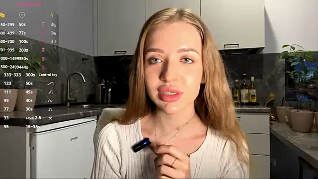 Snapshot of BeaCazin chatting on February 2026 06:43:01 AM BeaCazin online show from February 2026 06:43:01 AM