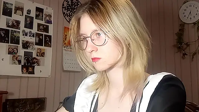 Snapshot of RunawayBr1de chatting on February 2026 02:28:01 PM RunawayBr1de online show from February 2026 02:28:01 PM