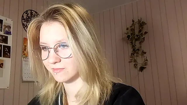 Snapshot of RunawayBr1de chatting on February 2026 03:13:01 PM RunawayBr1de online show from February 2026 03:13:01 PM