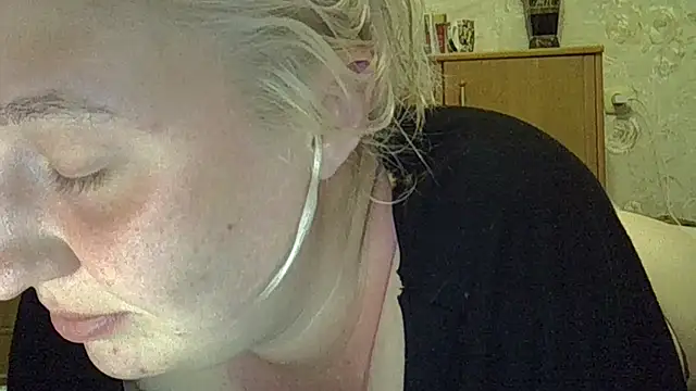 CurvyWild Lady30 online show from May 2026 08:04:02 PM