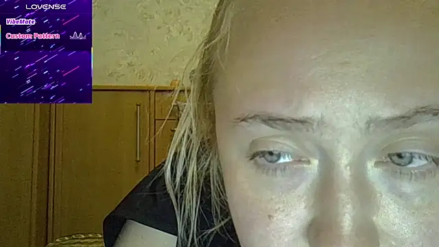 CurvyWild Lady30 online show from April 2026 06:32:02 PM