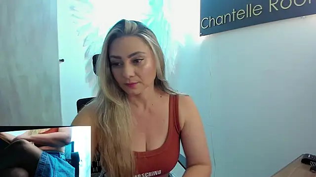 annie vega17  online show from February 2026 09:00:02 PM