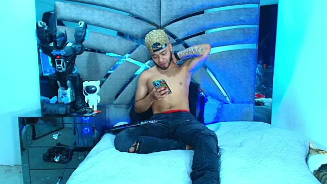 Xanderstone00 online show from June 2026 09:27:02 PM