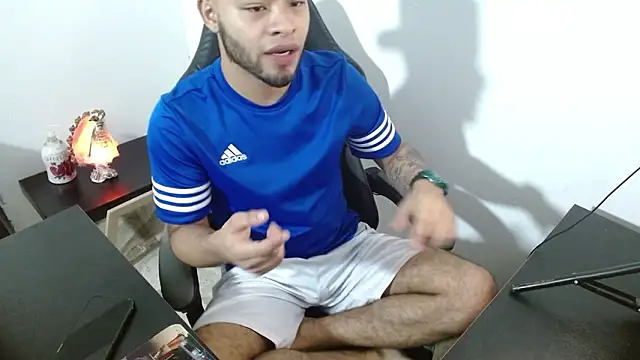 Xanderstone00 online show from February 2026 04:17:02 PM