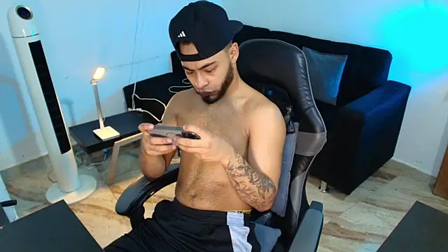 Xanderstone00 online show from March 2026 05:14:01 PM