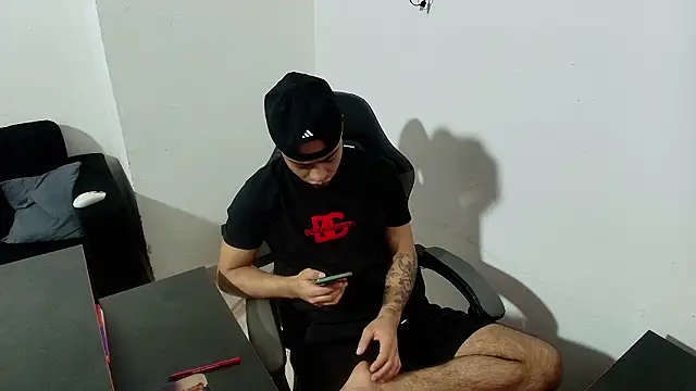 Xanderstone00 online show from February 2026 04:40:01 PM